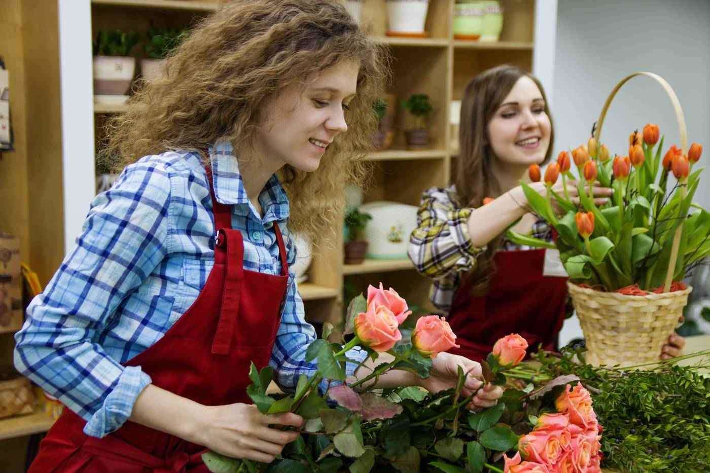 Duas floristas femininas