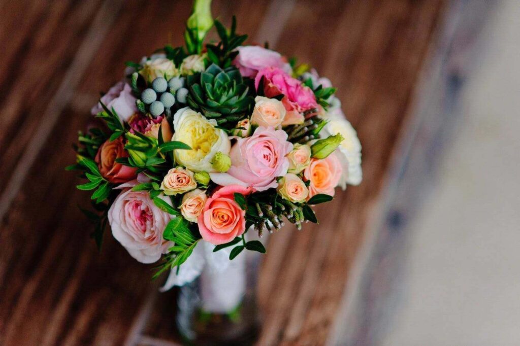 bouquet giallo, rosa e arancione - che tipo di fiori scegliere per il matrimonio